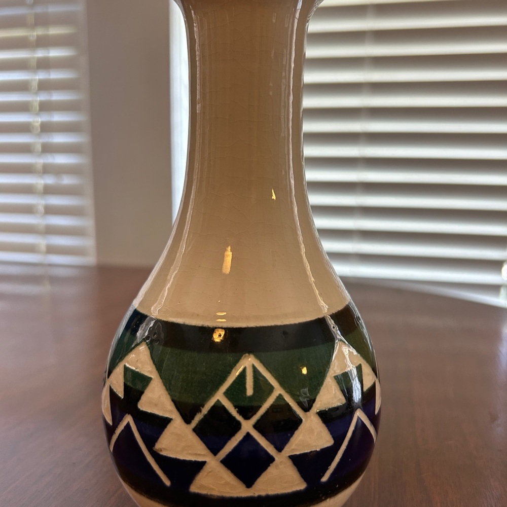 Cream and Green Geometric Pattern Vase marked Pawnee SPRCSD